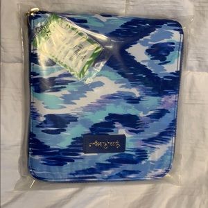 NWT. Lily Pulitzer Getaway Packable Tote.